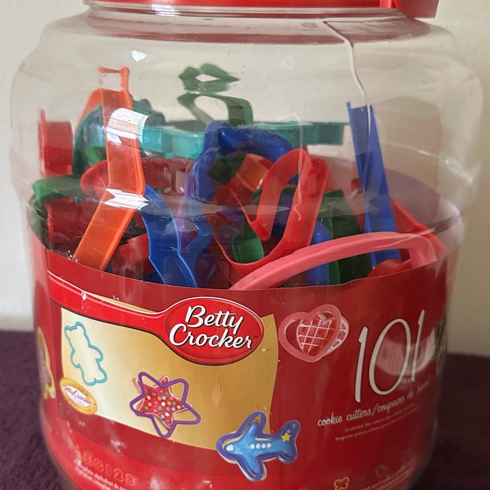 Betty Crocker 101 Cookie Cutters!! Assorted Styles missing a few